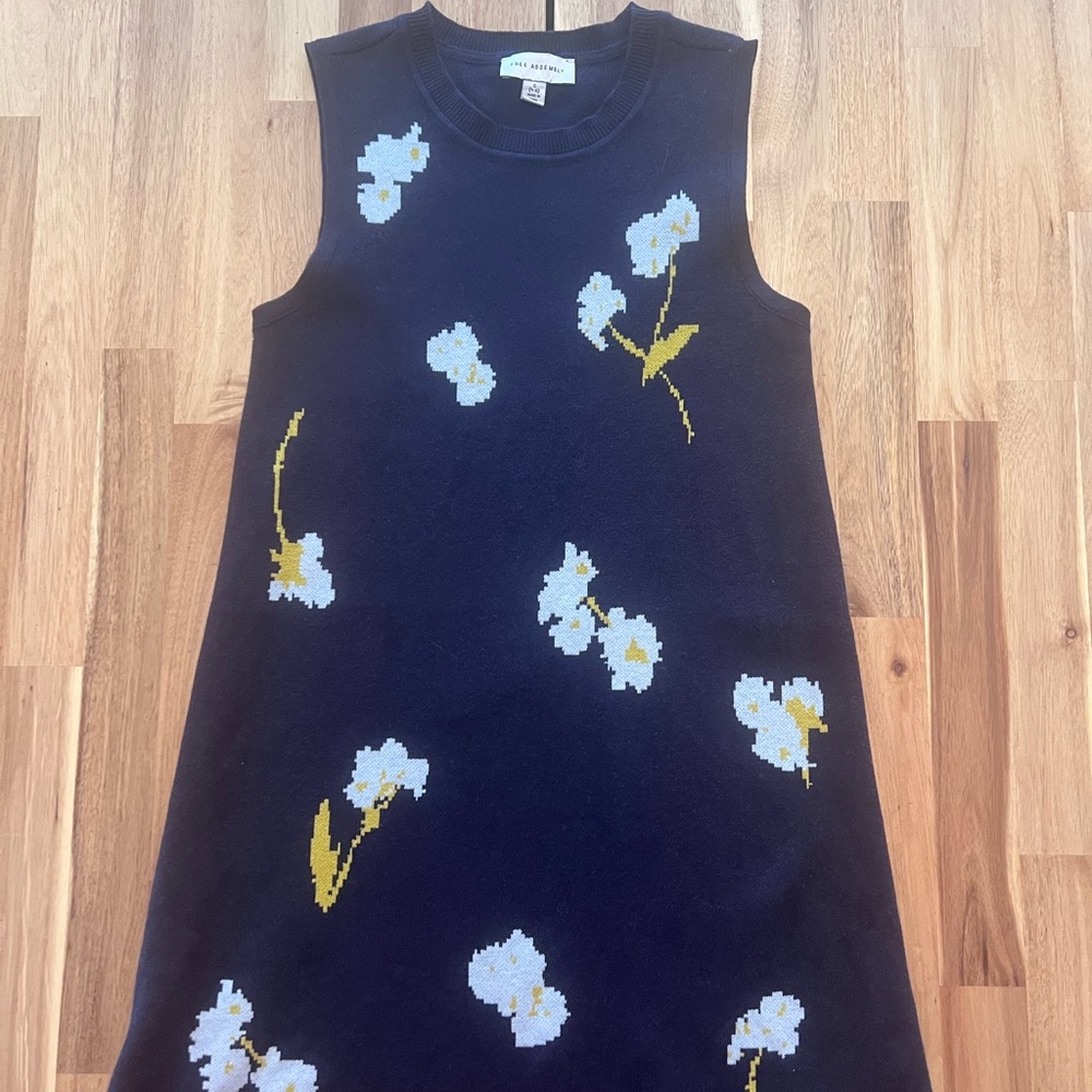 Sleeveless Navy Floral Knit Shift Dress